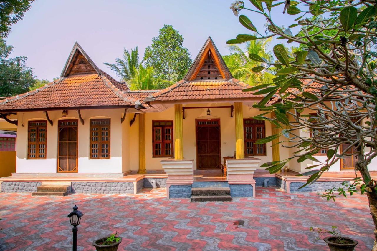 Trium Heritage Villa Chengannur Extérieur photo